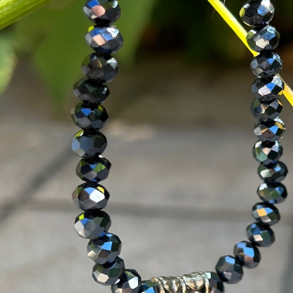 Dark Blue Iridescent Faceted Bead Stretch Braceket With Removable Tassel - Picture 5 of 9